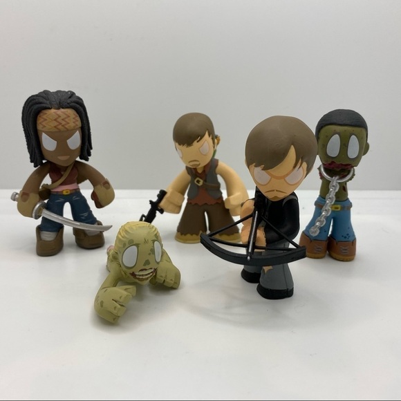 FUNKO POP! Walking Dead Mystery Mini Figures Michonne & Pet Daryl Dixon Zombie - Picture 1 of 9